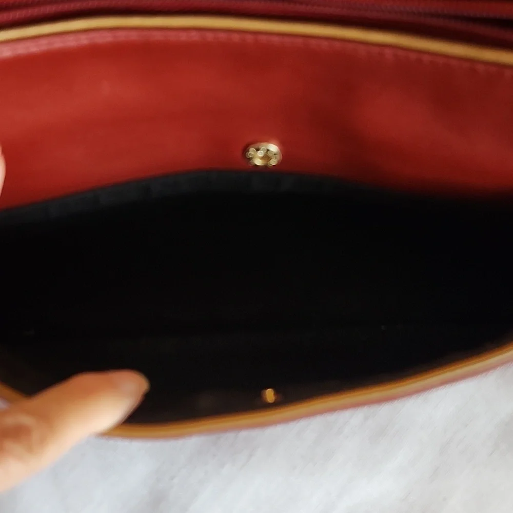 Jones New York Vintage Ex Cond Red W/ Tan Piping Leather Hobo Bag, $47